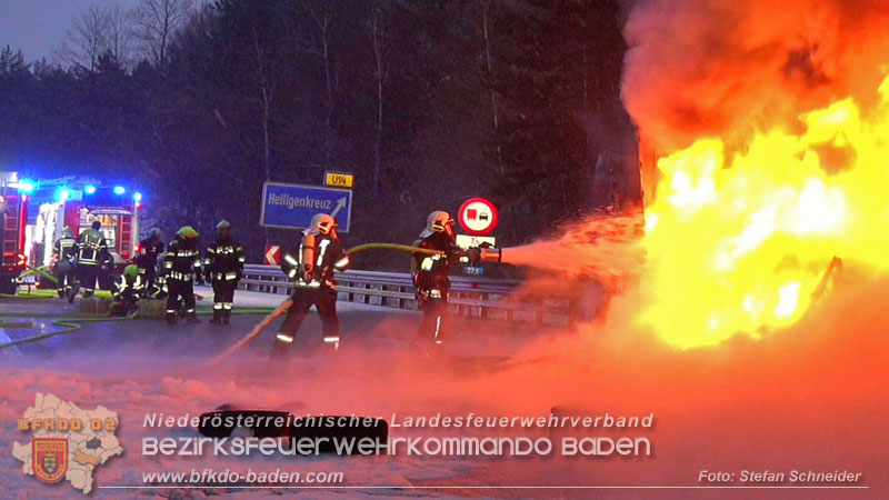 20260109_Vollbrand LKW Sattelzug auf der A21 bei Heiligenkreuz N� fordert Einsatzkr�fte �ber Stunden  Foto: Stefan Schneider BFKDO BADEN