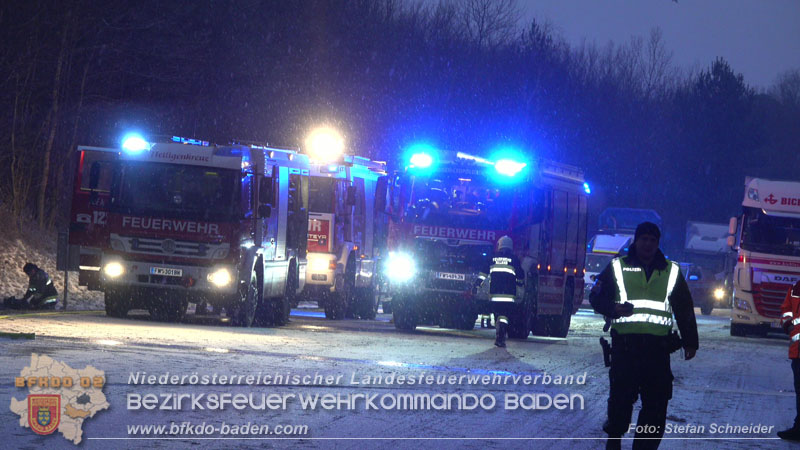 20260109_Vollbrand LKW Sattelzug auf der A21 bei Heiligenkreuz N� fordert Einsatzkr�fte �ber Stunden  Foto: Stefan Schneider BFKDO BADEN