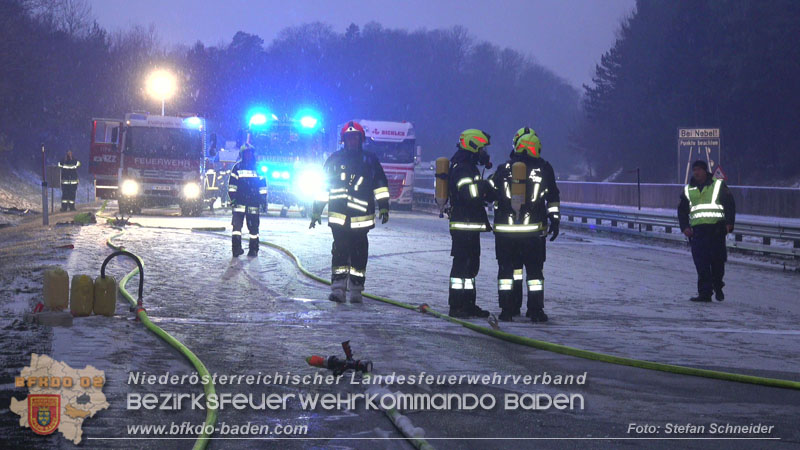 20260109_Vollbrand LKW Sattelzug auf der A21 bei Heiligenkreuz N� fordert Einsatzkr�fte �ber Stunden  Foto: Stefan Schneider BFKDO BADEN