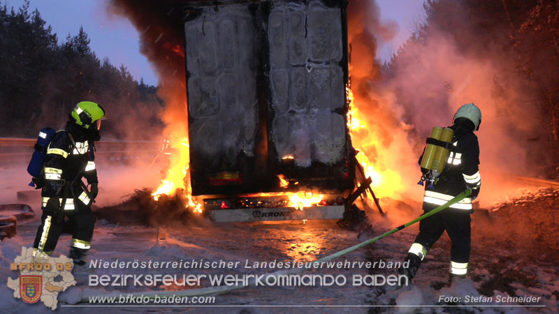 20260109_Vollbrand LKW Sattelzug auf der A21 bei Heiligenkreuz N� fordert Einsatzkr�fte �ber Stunden  Foto: Stefan Schneider BFKDO BADEN