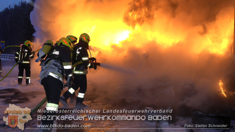 20260109_Vollbrand LKW Sattelzug auf der A21 bei Heiligenkreuz N� fordert Einsatzkr�fte �ber Stunden  Foto: Stefan Schneider BFKDO BADEN