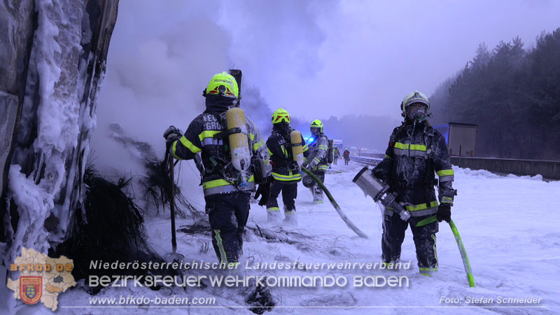 20260109_Vollbrand LKW Sattelzug auf der A21 bei Heiligenkreuz N� fordert Einsatzkr�fte �ber Stunden  Foto: Stefan Schneider BFKDO BADEN