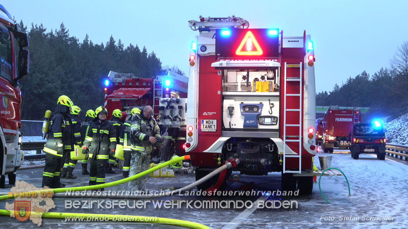 20260109_Vollbrand LKW Sattelzug auf der A21 bei Heiligenkreuz N� fordert Einsatzkr�fte �ber Stunden  Foto: Stefan Schneider BFKDO BADEN