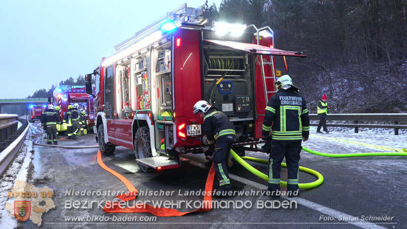20260109_Vollbrand LKW Sattelzug auf der A21 bei Heiligenkreuz N� fordert Einsatzkr�fte �ber Stunden  Foto: Stefan Schneider BFKDO BADEN