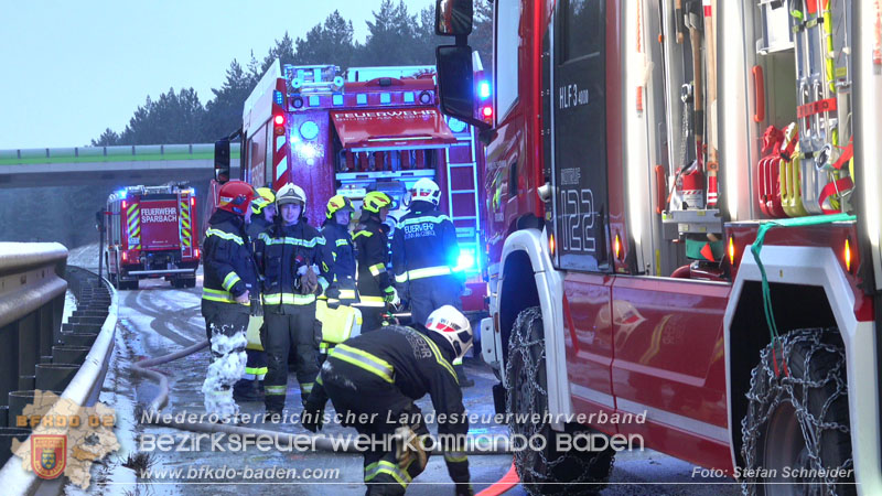 20260109_Vollbrand LKW Sattelzug auf der A21 bei Heiligenkreuz N� fordert Einsatzkr�fte �ber Stunden  Foto: Stefan Schneider BFKDO BADEN