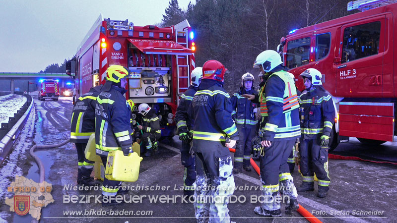 20260109_Vollbrand LKW Sattelzug auf der A21 bei Heiligenkreuz N� fordert Einsatzkr�fte �ber Stunden  Foto: Stefan Schneider BFKDO BADEN
