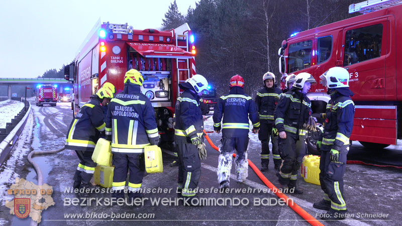 20260109_Vollbrand LKW Sattelzug auf der A21 bei Heiligenkreuz N� fordert Einsatzkr�fte �ber Stunden  Foto: Stefan Schneider BFKDO BADEN