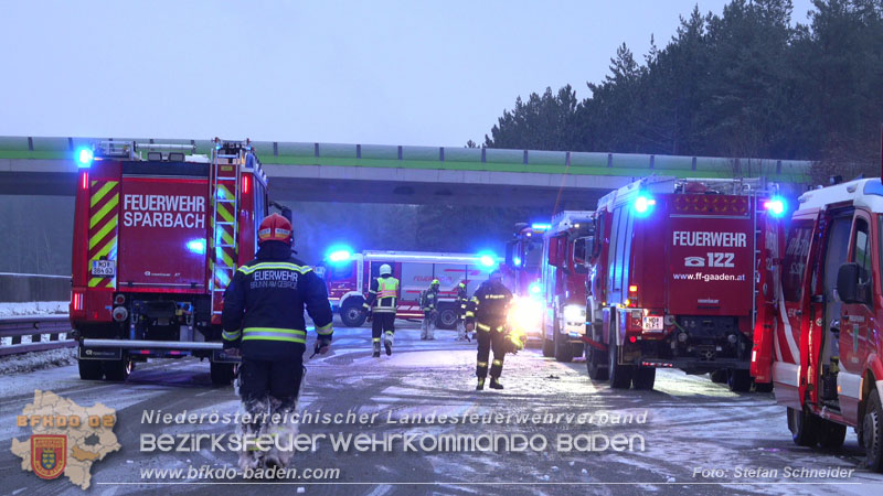 20260109_Vollbrand LKW Sattelzug auf der A21 bei Heiligenkreuz N� fordert Einsatzkr�fte �ber Stunden  Foto: Stefan Schneider BFKDO BADEN