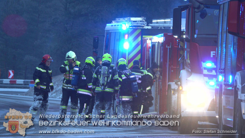 20260109_Vollbrand LKW Sattelzug auf der A21 bei Heiligenkreuz N� fordert Einsatzkr�fte �ber Stunden  Foto: Stefan Schneider BFKDO BADEN