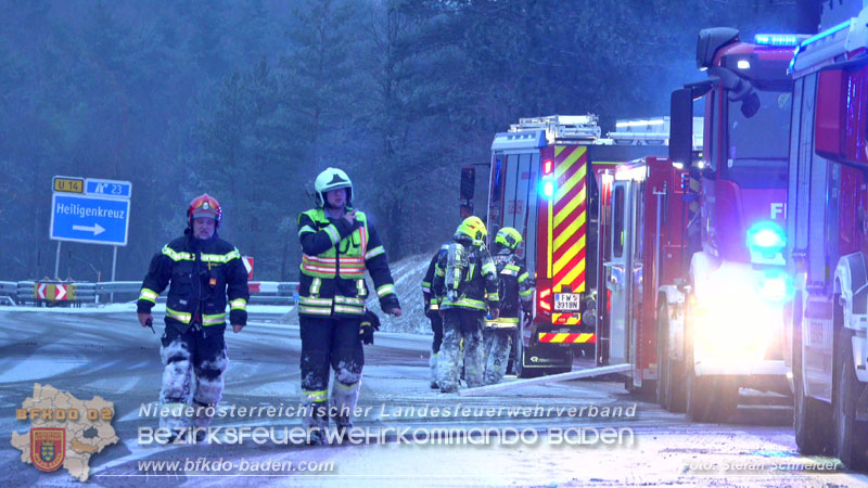 20260109_Vollbrand LKW Sattelzug auf der A21 bei Heiligenkreuz N� fordert Einsatzkr�fte �ber Stunden  Foto: Stefan Schneider BFKDO BADEN
