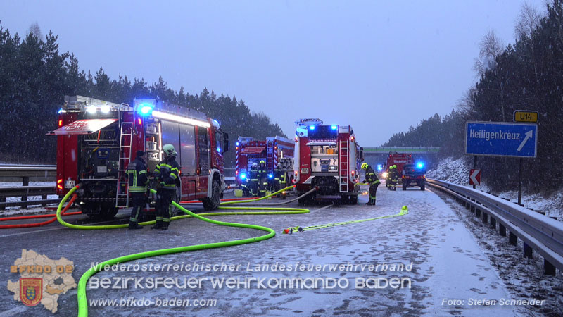 20260109_Vollbrand LKW Sattelzug auf der A21 bei Heiligenkreuz N� fordert Einsatzkr�fte �ber Stunden  Foto: Stefan Schneider BFKDO BADEN