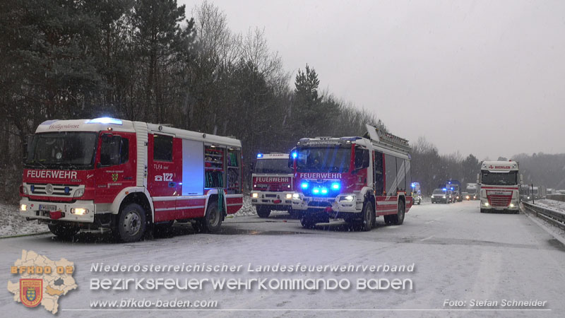 20260109_Vollbrand LKW Sattelzug auf der A21 bei Heiligenkreuz N� fordert Einsatzkr�fte �ber Stunden  Foto: Stefan Schneider BFKDO BADEN