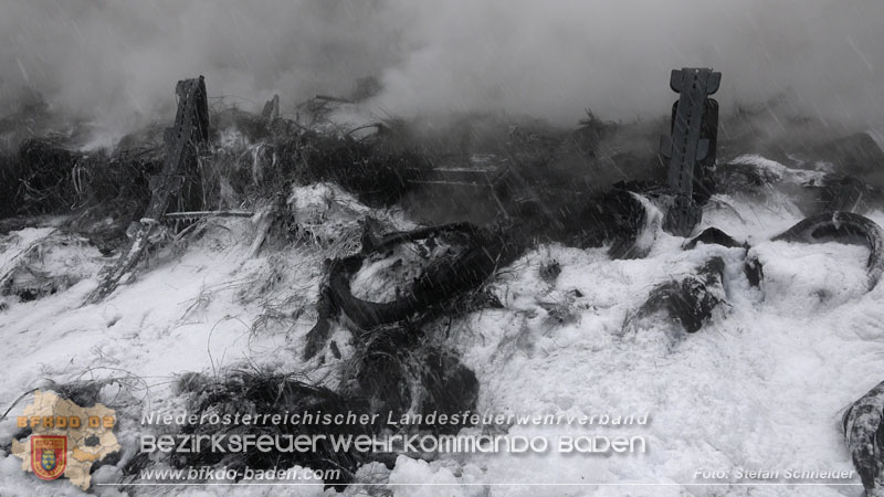 20260109_Vollbrand LKW Sattelzug auf der A21 bei Heiligenkreuz N� fordert Einsatzkr�fte �ber Stunden  Foto: Stefan Schneider BFKDO BADEN