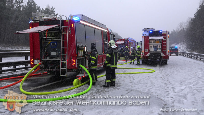 20260109_Vollbrand LKW Sattelzug auf der A21 bei Heiligenkreuz N� fordert Einsatzkr�fte �ber Stunden  Foto: Stefan Schneider BFKDO BADEN