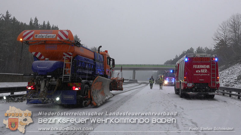 20260109_Vollbrand LKW Sattelzug auf der A21 bei Heiligenkreuz N� fordert Einsatzkr�fte �ber Stunden  Foto: Stefan Schneider BFKDO BADEN