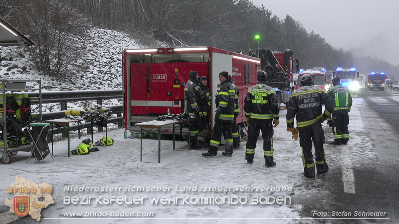 20260109_Vollbrand LKW Sattelzug auf der A21 bei Heiligenkreuz N� fordert Einsatzkr�fte �ber Stunden  Foto: Stefan Schneider BFKDO BADEN