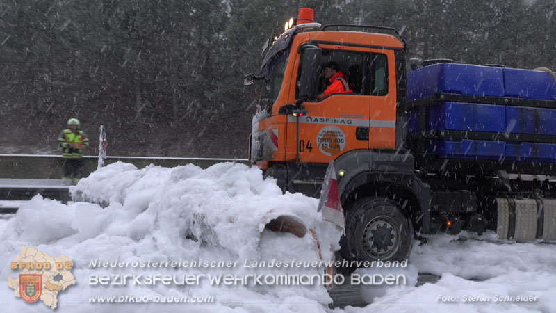 20260109_Vollbrand LKW Sattelzug auf der A21 bei Heiligenkreuz N� fordert Einsatzkr�fte �ber Stunden  Foto: Stefan Schneider BFKDO BADEN