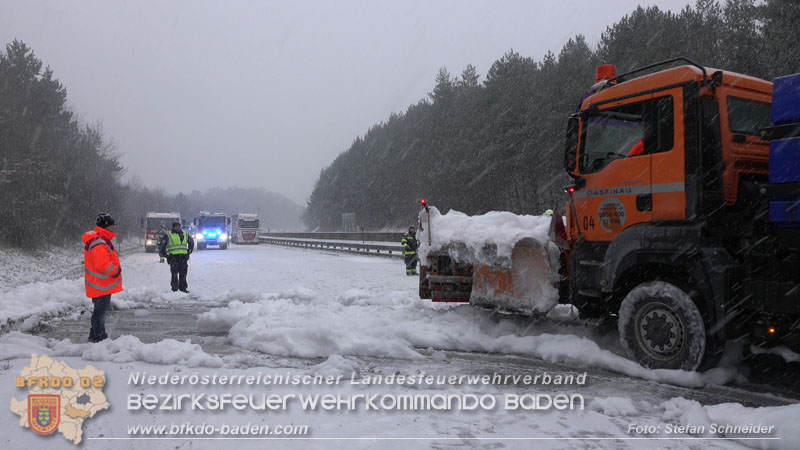 20260109_Vollbrand LKW Sattelzug auf der A21 bei Heiligenkreuz N� fordert Einsatzkr�fte �ber Stunden  Foto: Stefan Schneider BFKDO BADEN