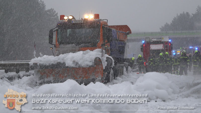 20260109_Vollbrand LKW Sattelzug auf der A21 bei Heiligenkreuz N� fordert Einsatzkr�fte �ber Stunden  Foto: Stefan Schneider BFKDO BADEN