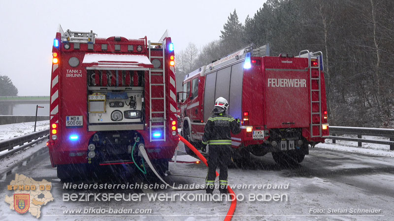 20260109_Vollbrand LKW Sattelzug auf der A21 bei Heiligenkreuz N� fordert Einsatzkr�fte �ber Stunden  Foto: Stefan Schneider BFKDO BADEN