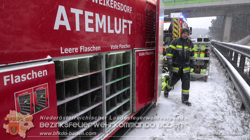 20260109_Vollbrand LKW Sattelzug auf der A21 bei Heiligenkreuz N� fordert Einsatzkr�fte �ber Stunden  Foto: Stefan Schneider BFKDO BADEN