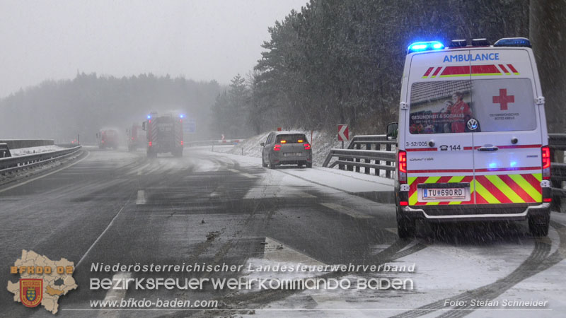 20260109_Vollbrand LKW Sattelzug auf der A21 bei Heiligenkreuz N� fordert Einsatzkr�fte �ber Stunden  Foto: Stefan Schneider BFKDO BADEN