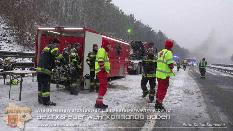 20260109_Vollbrand LKW Sattelzug auf der A21 bei Heiligenkreuz N� fordert Einsatzkr�fte �ber Stunden  Foto: Stefan Schneider BFKDO BADEN