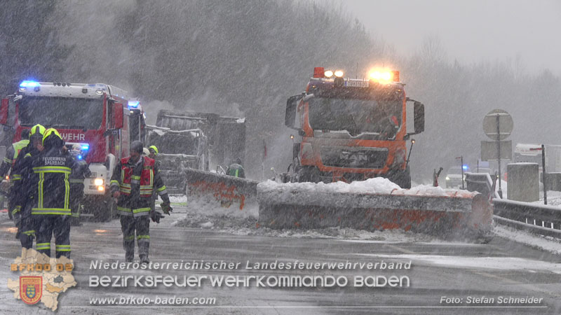 20260109_Vollbrand LKW Sattelzug auf der A21 bei Heiligenkreuz N� fordert Einsatzkr�fte �ber Stunden  Foto: Stefan Schneider BFKDO BADEN