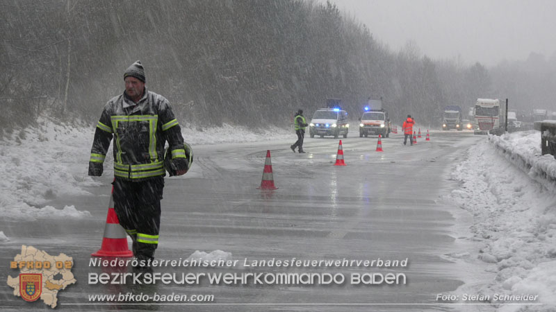 20260109_Vollbrand LKW Sattelzug auf der A21 bei Heiligenkreuz N� fordert Einsatzkr�fte �ber Stunden  Foto: Stefan Schneider BFKDO BADEN
