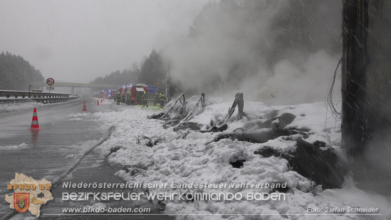 20260109_Vollbrand LKW Sattelzug auf der A21 bei Heiligenkreuz N� fordert Einsatzkr�fte �ber Stunden  Foto: Stefan Schneider BFKDO BADEN