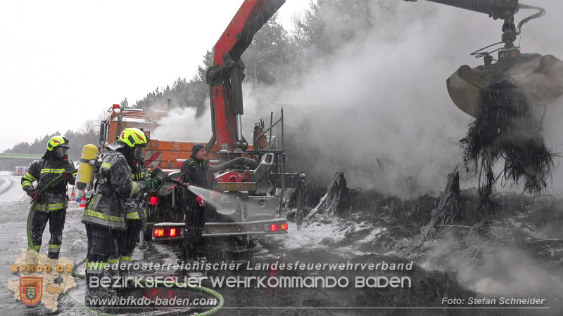 20260109_Vollbrand LKW Sattelzug auf der A21 bei Heiligenkreuz N� fordert Einsatzkr�fte �ber Stunden  Foto: Stefan Schneider BFKDO BADEN