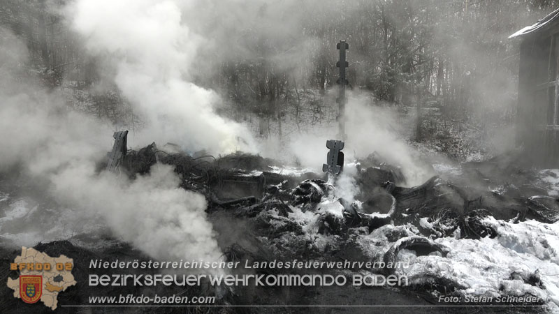 20260109_Vollbrand LKW Sattelzug auf der A21 bei Heiligenkreuz N� fordert Einsatzkr�fte �ber Stunden  Foto: Stefan Schneider BFKDO BADEN
