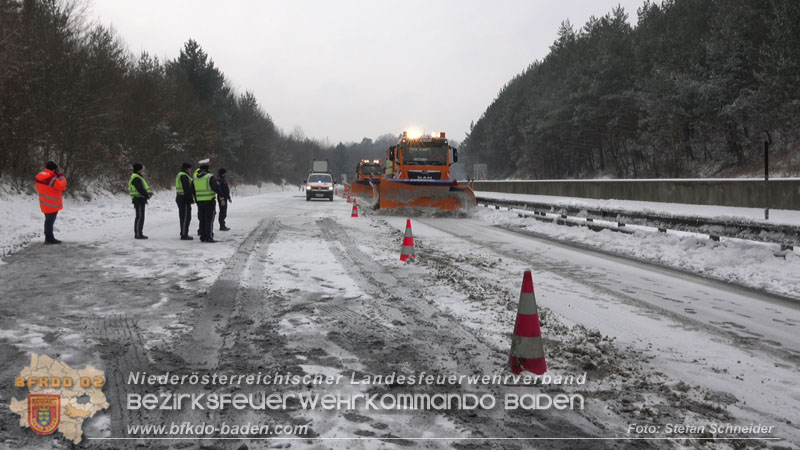 20260109_Vollbrand LKW Sattelzug auf der A21 bei Heiligenkreuz N� fordert Einsatzkr�fte �ber Stunden  Foto: Stefan Schneider BFKDO BADEN