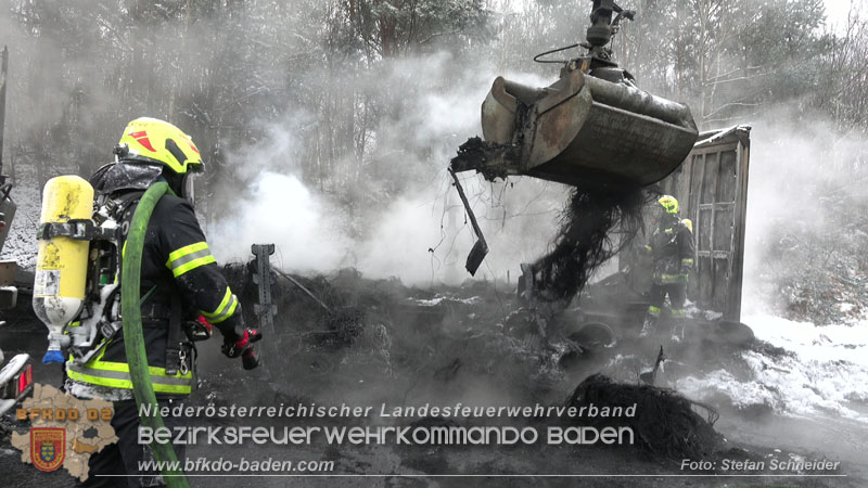 20260109_Vollbrand LKW Sattelzug auf der A21 bei Heiligenkreuz N� fordert Einsatzkr�fte �ber Stunden  Foto: Stefan Schneider BFKDO BADEN