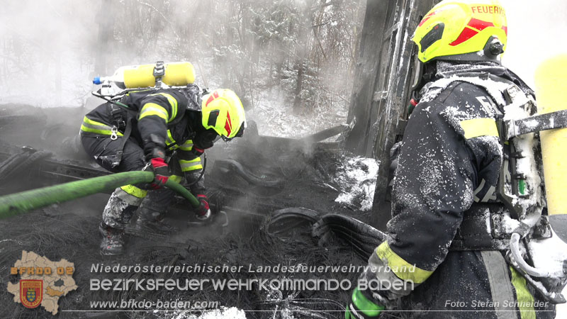 20260109_Vollbrand LKW Sattelzug auf der A21 bei Heiligenkreuz N� fordert Einsatzkr�fte �ber Stunden  Foto: Stefan Schneider BFKDO BADEN