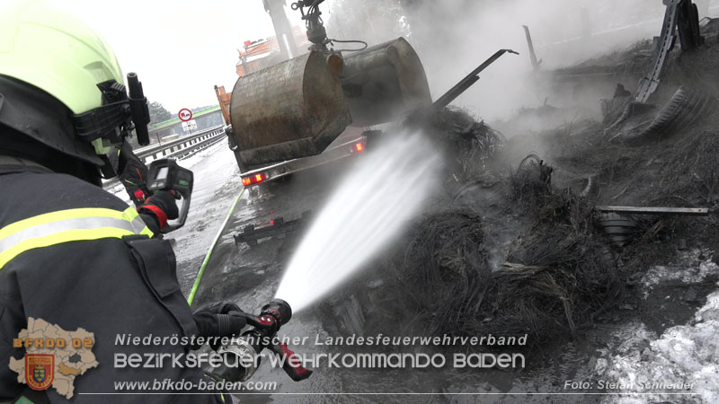 20260109_Vollbrand LKW Sattelzug auf der A21 bei Heiligenkreuz N� fordert Einsatzkr�fte �ber Stunden  Foto: Stefan Schneider BFKDO BADEN