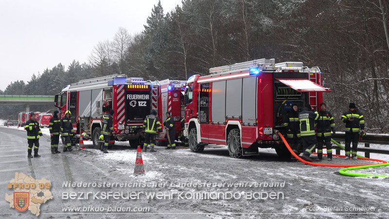 20260109_Vollbrand LKW Sattelzug auf der A21 bei Heiligenkreuz N� fordert Einsatzkr�fte �ber Stunden  Foto: Stefan Schneider BFKDO BADEN