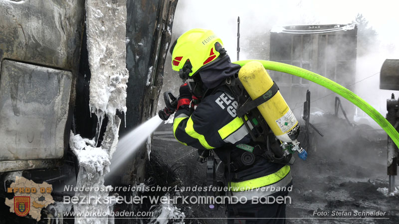 20260109_Vollbrand LKW Sattelzug auf der A21 bei Heiligenkreuz N� fordert Einsatzkr�fte �ber Stunden  Foto: Stefan Schneider BFKDO BADEN