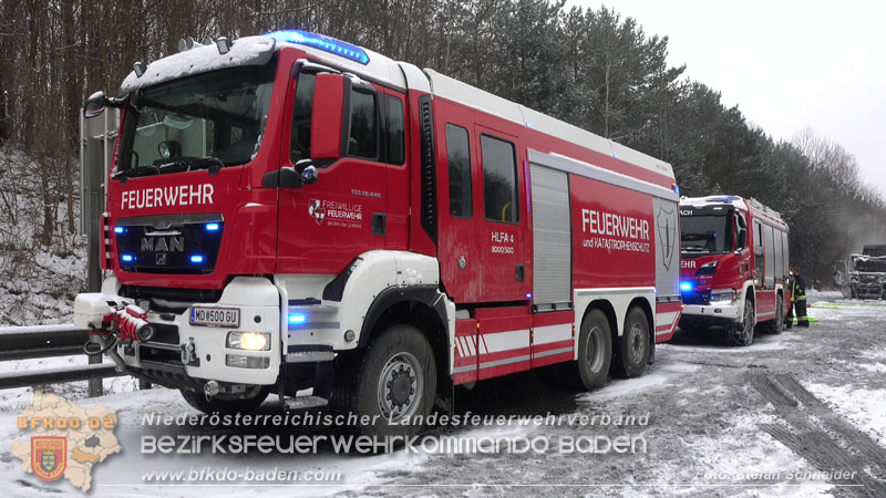 20260109_Vollbrand LKW Sattelzug auf der A21 bei Heiligenkreuz N� fordert Einsatzkr�fte �ber Stunden  Foto: Stefan Schneider BFKDO BADEN