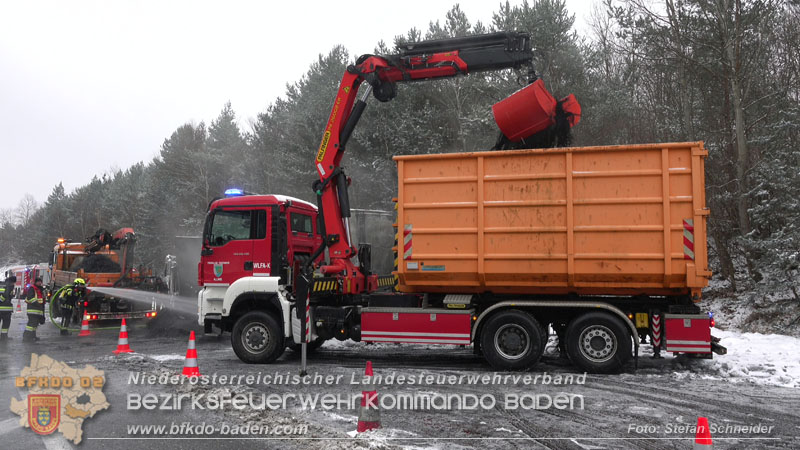 20260109_Vollbrand LKW Sattelzug auf der A21 bei Heiligenkreuz N� fordert Einsatzkr�fte �ber Stunden  Foto: Stefan Schneider BFKDO BADEN