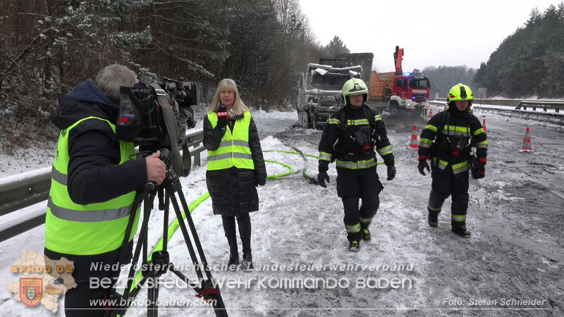 20260109_Vollbrand LKW Sattelzug auf der A21 bei Heiligenkreuz N� fordert Einsatzkr�fte �ber Stunden  Foto: Stefan Schneider BFKDO BADEN