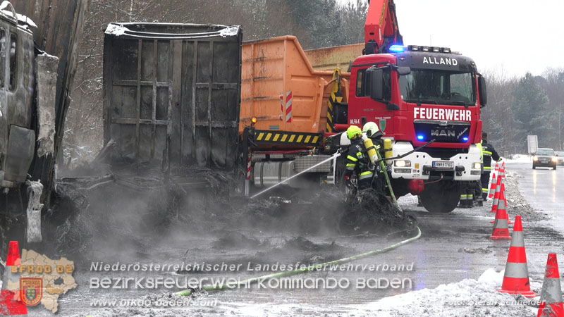 20260109_Vollbrand LKW Sattelzug auf der A21 bei Heiligenkreuz N� fordert Einsatzkr�fte �ber Stunden  Foto: Stefan Schneider BFKDO BADEN