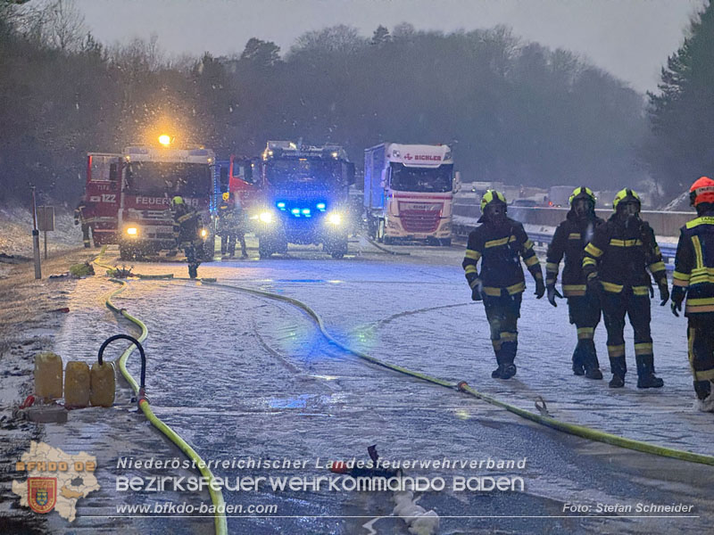 20260109_Vollbrand LKW Sattelzug auf der A21 bei Heiligenkreuz N� fordert Einsatzkr�fte �ber Stunden  Foto: Stefan Schneider BFKDO BADEN