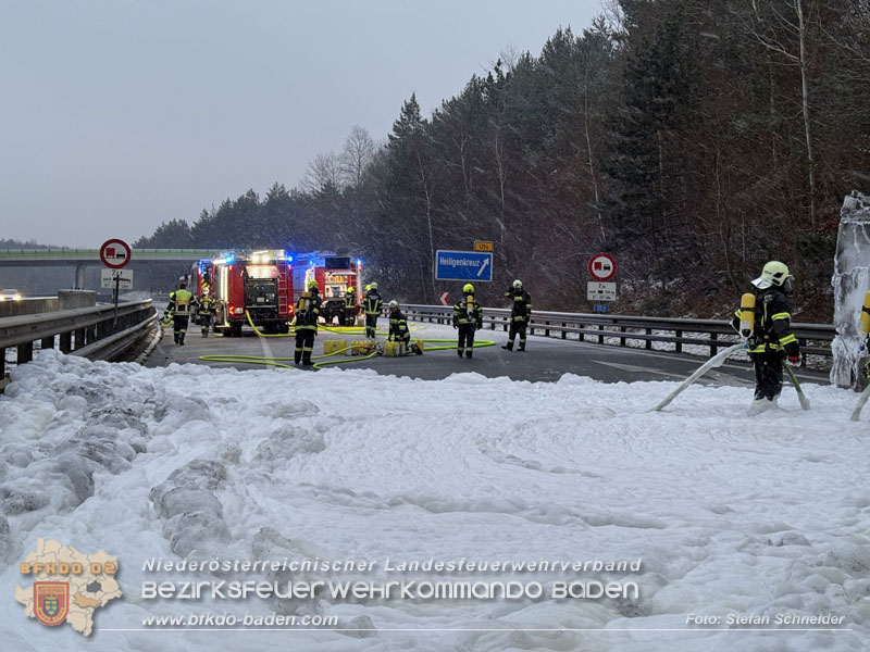 20260109_Vollbrand LKW Sattelzug auf der A21 bei Heiligenkreuz N� fordert Einsatzkr�fte �ber Stunden Foto: Stefan Schneider BFKDO BADEN