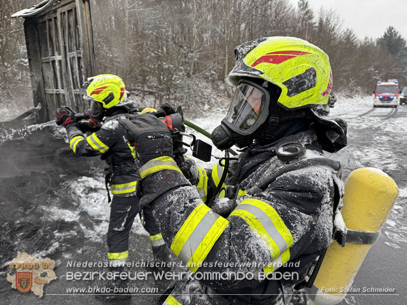 20260109_Vollbrand LKW Sattelzug auf der A21 bei Heiligenkreuz N� fordert Einsatzkr�fte �ber Stunden Foto: Stefan Schneider BFKDO BADEN
