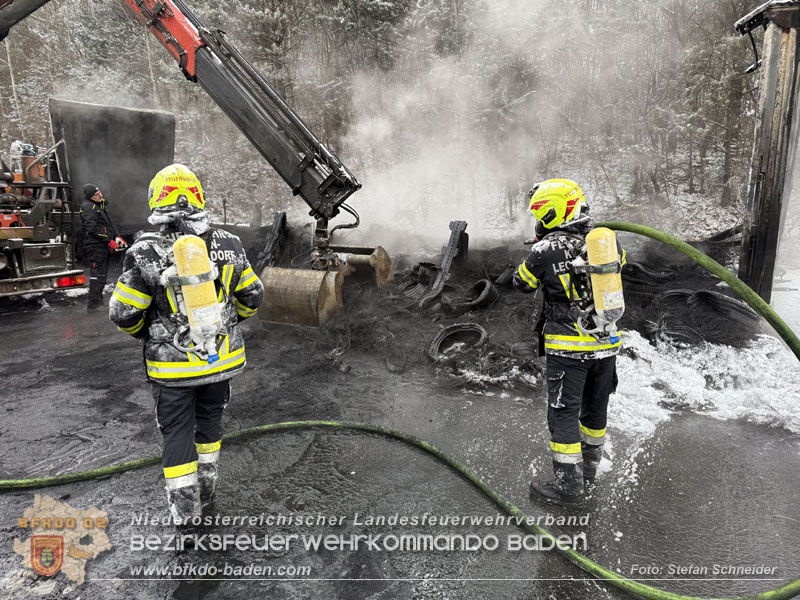 20260109_Vollbrand LKW Sattelzug auf der A21 bei Heiligenkreuz N� fordert Einsatzkr�fte �ber Stunden Foto: Stefan Schneider BFKDO BADEN