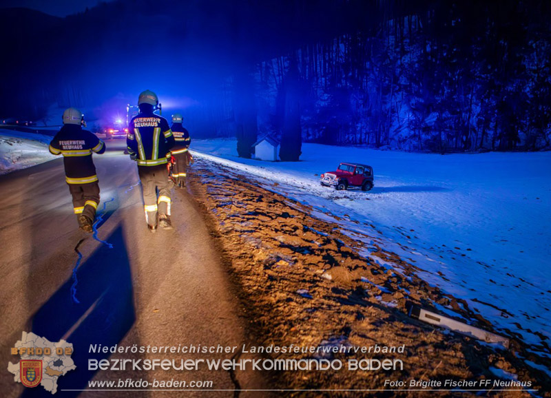 20260122_ahrzeugüberschlag auf der L4004 bei Schwarzensee Foto: BM Brigitte Fischer FF Neuhaus 20260122_ahrzeugüberschlag auf der L4004 bei Schwarzensee Foto: BM Brigitte Fischer FF Neuhaus