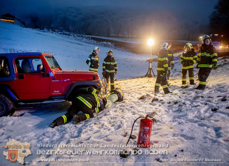 20260122_ahrzeugüberschlag auf der L4004 bei Schwarzensee Foto: BM Brigitte Fischer FF Neuhaus 20260122_ahrzeugüberschlag auf der L4004 bei Schwarzensee Foto: BM Brigitte Fischer FF Neuhaus