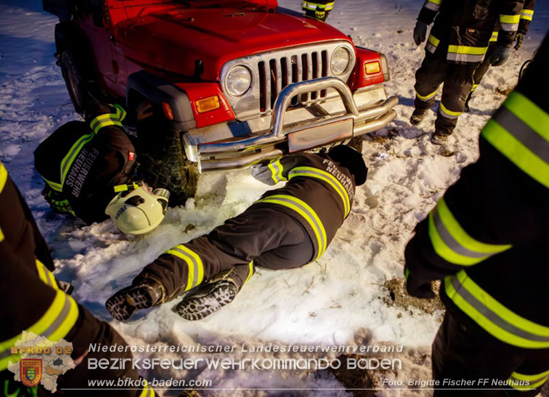 20260122_ahrzeugüberschlag auf der L4004 bei Schwarzensee Foto: BM Brigitte Fischer FF Neuhaus 20260122_ahrzeugüberschlag auf der L4004 bei Schwarzensee Foto: BM Brigitte Fischer FF Neuhaus