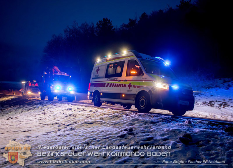 20260122_ahrzeugüberschlag auf der L4004 bei Schwarzensee Foto: BM Brigitte Fischer FF Neuhaus 20260122_ahrzeugüberschlag auf der L4004 bei Schwarzensee Foto: BM Brigitte Fischer FF Neuhaus